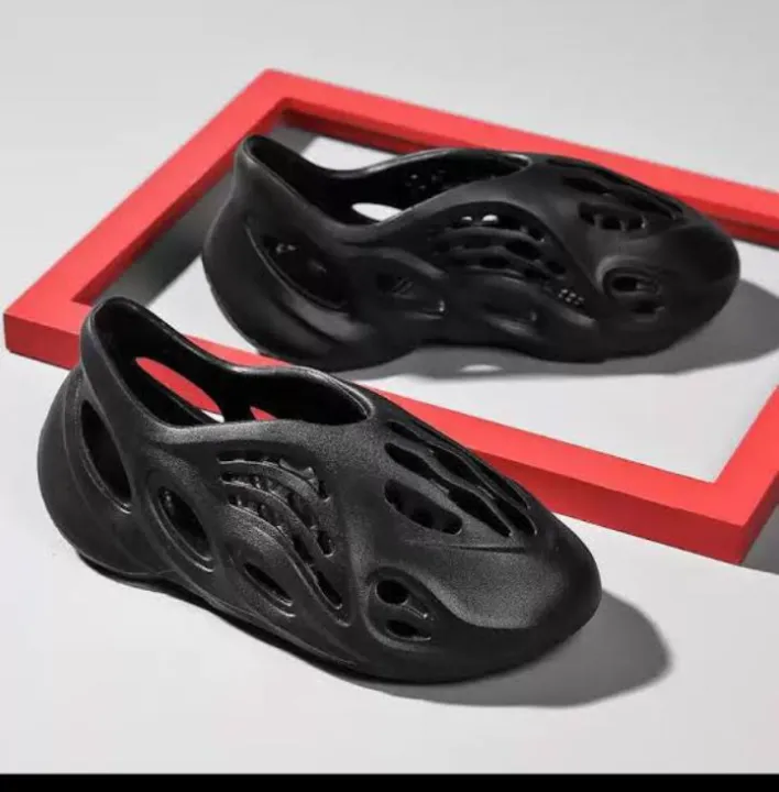 DELUXE%20Yeezy%20Clogs%20Foam%20Runner%20Imported%20Quality%20Clogs%20for%20Men%20-%20Image%205