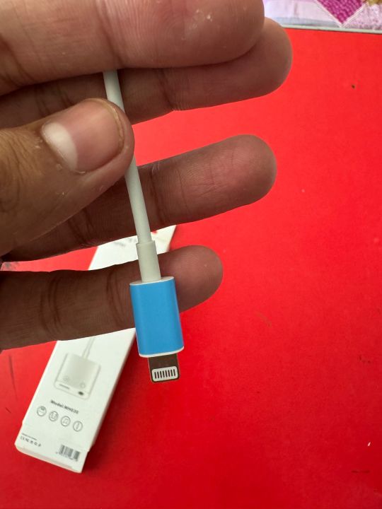 iPhone%20Lighting%20Connector%20To%203.5MM%20High%20Quality%20(%20Highly%20Recommended)%20-%20Image%202