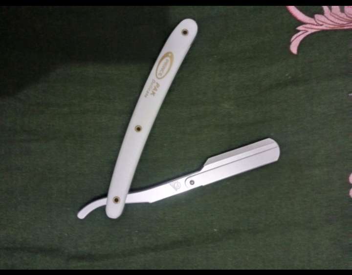 Saloon%20supplies%20Men's%20&%20woman%20Razor/Eyebrows%20Razor,1pecs,made%20in%20Pakistan.,%20-%20Image%202