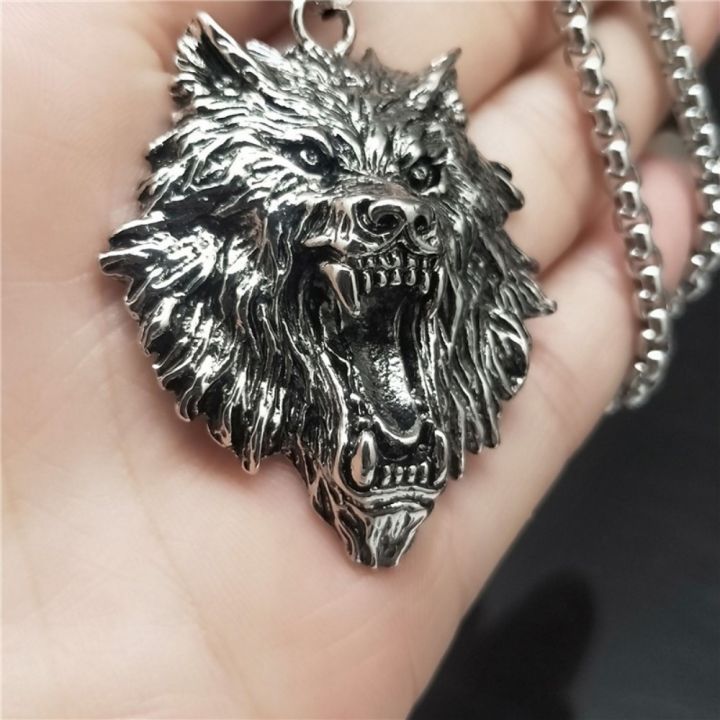 New%20Retro%20Trend%20Necklace%20Hip%20Hop%20Rock%20Raging%20Wolf%20Head%20Pendant%20Necklace%20Tide%20Fashion%20Domineering%20Men's%20Necklace%20%20Accessories%20-%20Image%204