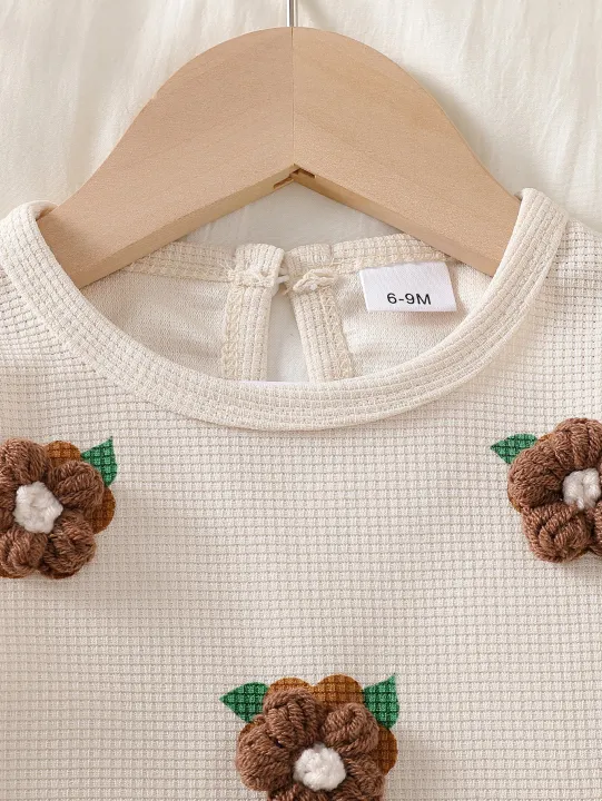Baby%20girl%20two-piece%20autumn%20and%20winter%20printed%20round%20neck%20long%20sleeved%20ruffled%20T-shirt%20and%20elastic%20waisted%20brown%20bell%20bottom%20pant%20-%20Image%203