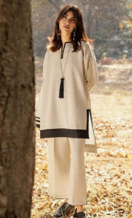 girls dress new artical white r skin dress combination with jutt black