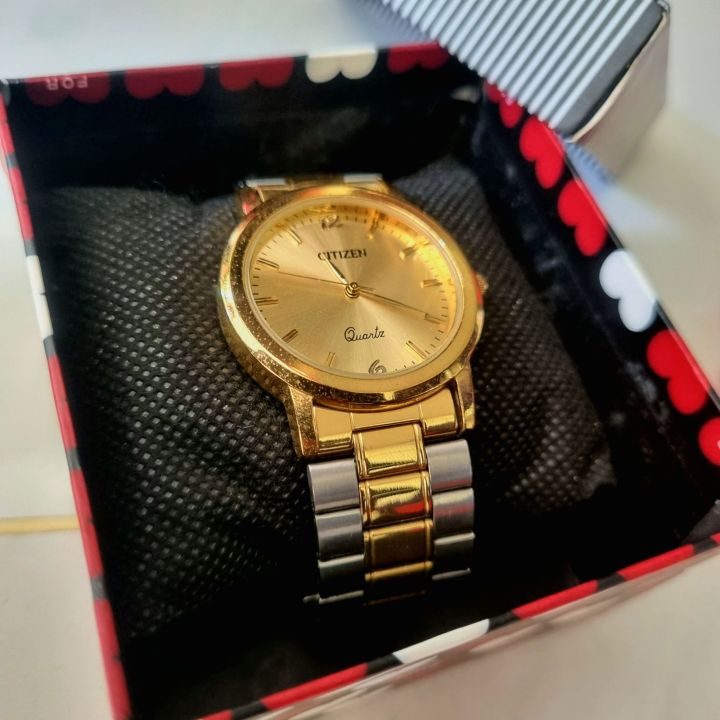 The%20Casual%20Citizen%20Two%20Tone%20Watch%20features%20a%20sleek,%20stylish%20design,%20blending%20silver%20and%20gold%20tones.%20-%20Image%202