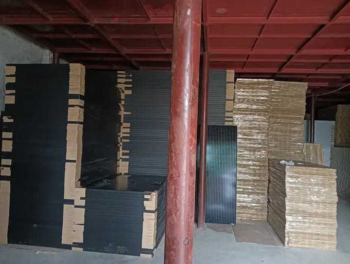 Longi%20550-Watt%20Solar%20Panel%20-%20Image%204