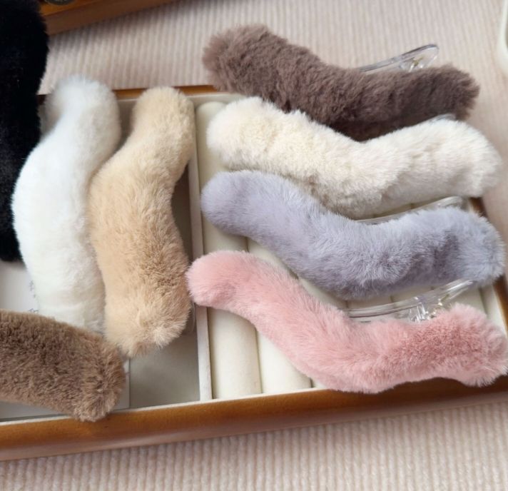Large%20Fluffy%20Furry%20Duck%20Beak%20Hair%20Clip%20for%20Women%20and%20Girls,%20Side%20Clip%20Headdress%20Clip%20Hair%20Accessories,%20Plush%20Duckbill%20Hair%20Clips%20for%20Stylish%20Looks%20-%20Image%203