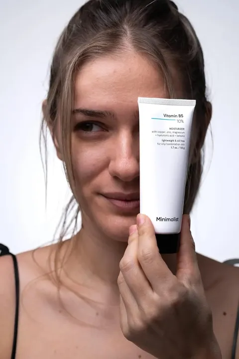 Minimalist%2010%25%20Vitamin%20B5%20Gel%20Face%20Moisturizer%20For%20Oily%20&%20Acne%20Prone%20Skin%2050%20gm%20-%20Image%208