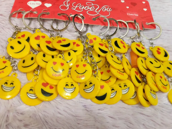 Wonderful%20Key%20Ring%20with%20Cute%20Emoji%20Design%20Pack%20of%202%20-%20Image%207