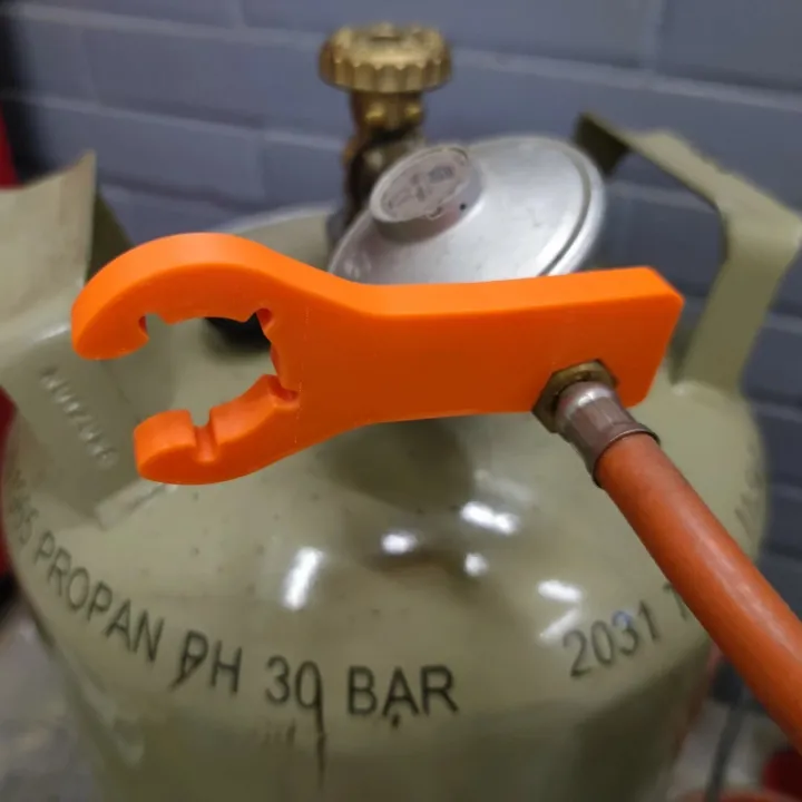 1Pcs%20Motorhome%20Caravan%20RV%20Gas%20Bottle%20Wrench%202in1%20Magnet%20Gas%20Wrench%20Tools%20RV%20Camper%20Grill%20Car%20Accessories%20Caravan%20Accessories%20-%20Image%205