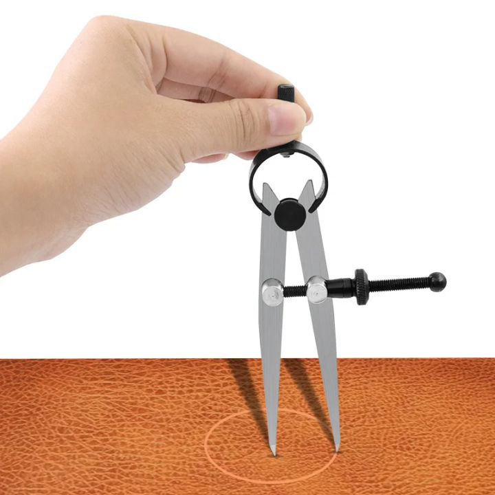 Adjustable%20Leather%20Compass%20Lockable%20Carbon%20Steel%20Divider%20Wing%20Creaser%20DIY%20Leathercraft%20Projects-Rotating%20Scratch%20Gauge%20Tool%20-%20Image%204