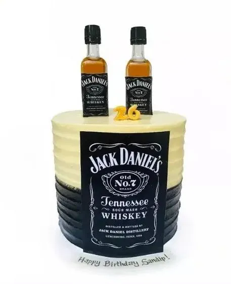 Jack%20Daniel%20Picture%20Topper%20For%20Cake%20Decorating%20,%20Artificial%20Jack%20Daniel%20Liquid%20Whiskey%20Bottle%20for%20Cake%20Topper%20-%20Image%203