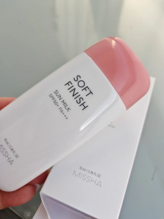 Missha%20All%20Around%20SOFT%20FINISH%20Sun%20Milk%20Sun%20Block%20Sunscreen%20with%20SPF50+/PA+++%20offering%20high%20protection%20against%20UVA%20and%20UVB%20rays%20%7C%20No%20White%20Casts%20-%20Image%208