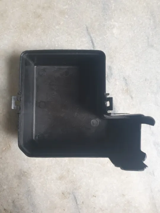 Suzuki%20Cultus%20&%20Margalla%20Fuse%20Box%20cover%20Black%20colour%20-%20Image%202