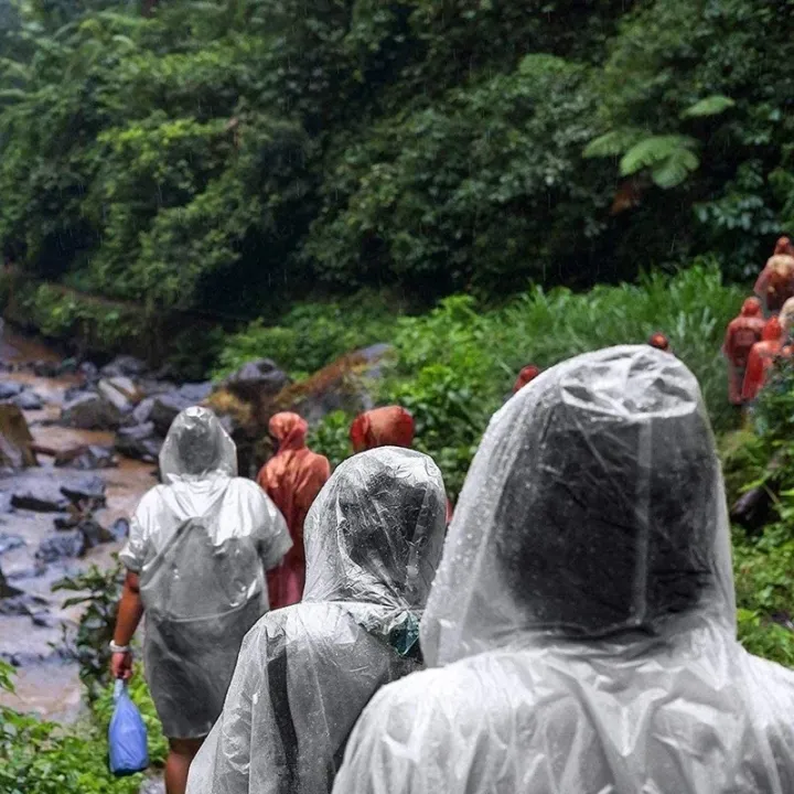 6PCS%20Disposable%20Waterproof%20Raincoat%20Outdoor%20Hiking%20Mountain%20Travel%20Emergency%20Transparent%20Portable%20Adult%20Poncho%20Rain%20-%20Image%203