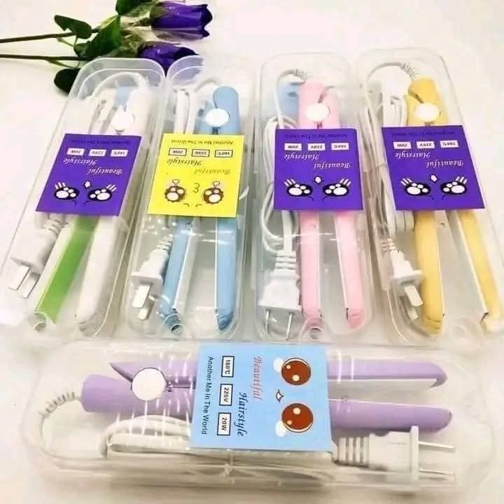 Mini%20Hair%20Straightener%20-%20Image%207