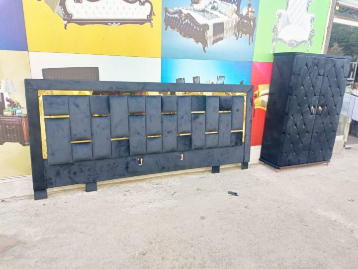 Bed%20dressing%20and%20two%20side%20table%20-%20Image%204