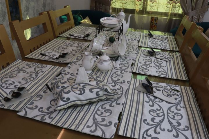 Ivory%20Scroll%20Work%20Dining%20Table%20set%20Table%20Runner%20Table%20Mats%20Tissue%20box%20cover%20and%20cutlery%20Holder%20Dining%20Table%20set%20for%208%20-%20Image%202