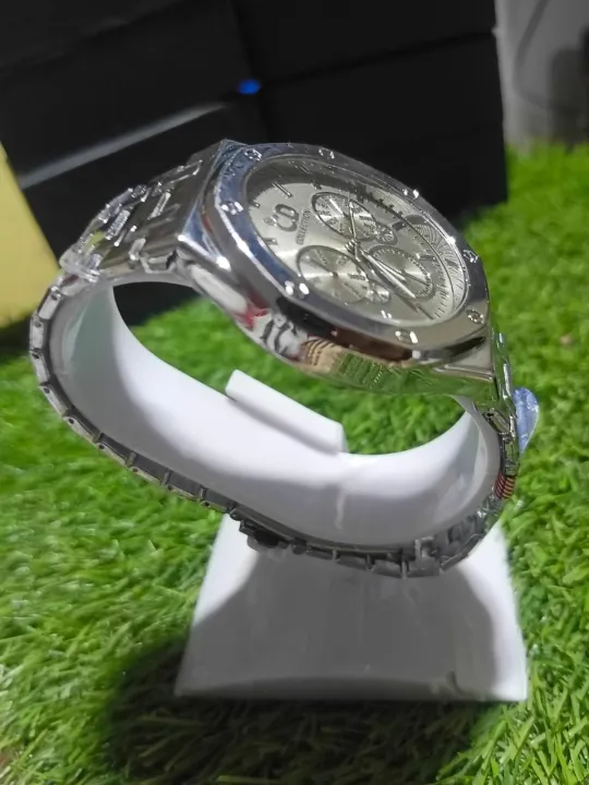 CD%20Collection%20Stylish%20Silver%20Tone%20Metal%20Band%20Chronograph%20Watch%20-%20Image%202