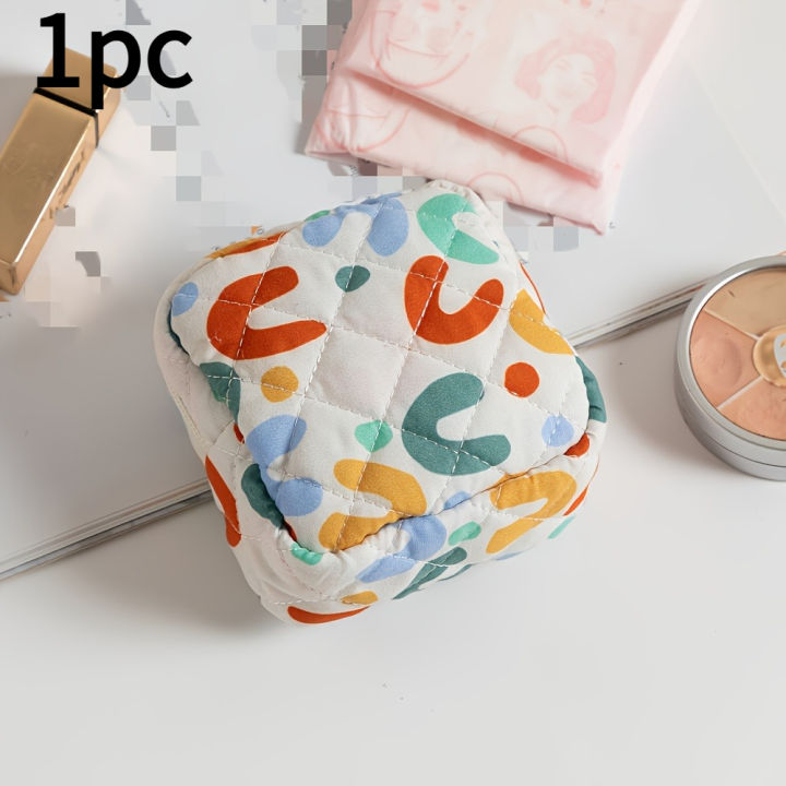 1pc%20Floral%20Sanitary%20Pad%20Storage%20Bag,Quilted,Portable%20Travel%20Bag%20for%20Women's%20Menstrual%20Pad,Coin%20Purse%7CLipstick%20Pocket%7CStorage%20Bag%20sahara%20pad%20-%20Image%207