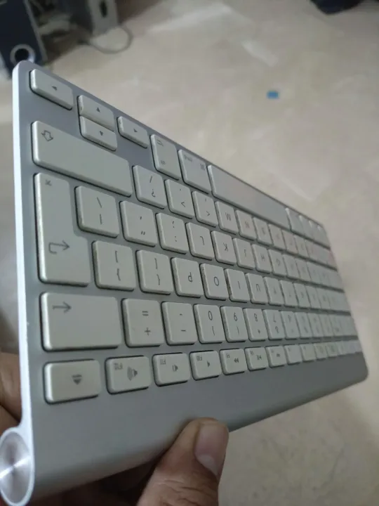 Magic%20keyboard%20Apple%20import%20from%20UK%20blutooth%20-%20Image%202