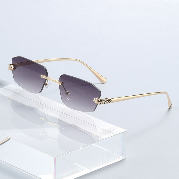 Anti-ultraviolet,%20Lightweight%20Metal-free%20Frame%20Sunglasses,%20Trendy%20And%20Stylish%20For%20Both%20Men%20And%20Women%20Car%20Sunglasses2520%20-%20Image%204