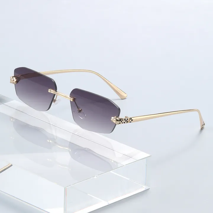 Anti-ultraviolet,%20Lightweight%20Metal-free%20Frame%20Sunglasses,%20Trendy%20And%20Stylish%20For%20Both%20Men%20And%20Women%20Car%20Sunglasses2520%20-%20Image%204