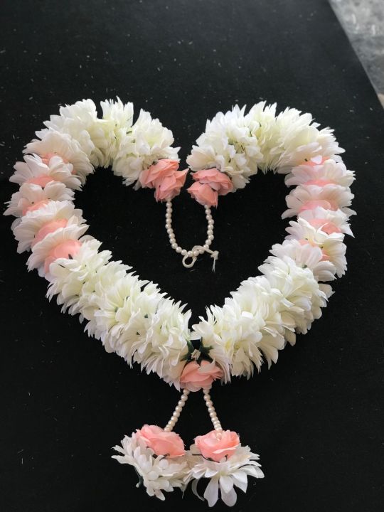 artificial%20flowers%20garland%20haar%20gajra%20groom%20and%20bridal%20mayyu%20mehendi%20wedding%20valima%20floral%20imported%20pink%20roses%20white%20daisies%20-%20Image%204