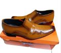Formel shoes with crocodile peice golden. 