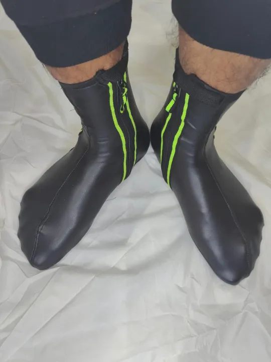 Black%20Color%20artifhasiyal%20Leather%20Zipper%20socks%20for%20Men%0A%20women%20-%20Image%202