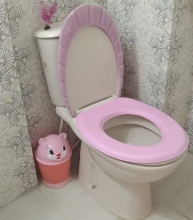 Comod%20seat%20cover%202%20Pcs%20Foam%20Toilet%20Cover%20Waterproof%20Bathroom%20Toilet%20Seat%20Reusable%20Silicone%20multicolor%20Toilet%20-%20Image%203