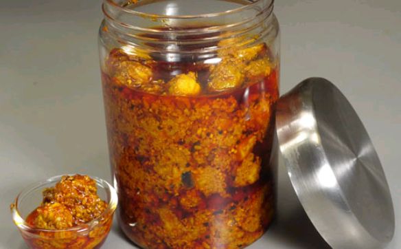 Mango%20Pickle,%20Aam%20Ka%20Achar,%20Kairi%20Ka%20Chatpata%20Achar(with%20Mustard%20Oil%20)%20-%20Image%202