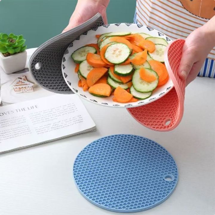 Table%20mat%20tool%20multifunctional%20kitchen%20silicone%20tableware%20mat,%20round%20anti%20slip%20and%20heat-resistant%20coffee%20cup%20coaster,%20pot%20holder%20-%20Image%205