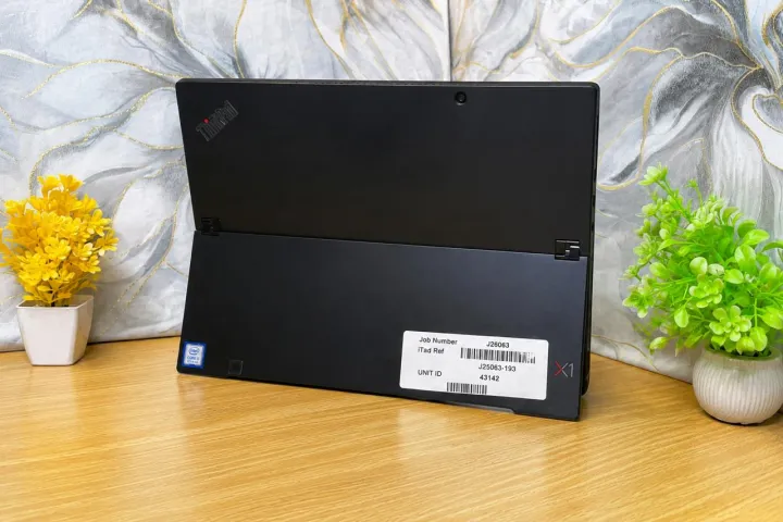 Lenovo%202-in-1%20Touchscreen%20Laptop%20(Intel%20Core%20i5%208th%20Gen,%208GB%20RAM,%20256GB%20NVMe%20SSD)%2013"%203K%20Display,%20Dual%20Cameras,%20Fingerprint%20Reader,%20Detachable%20Keyboard%20-%20Image%204