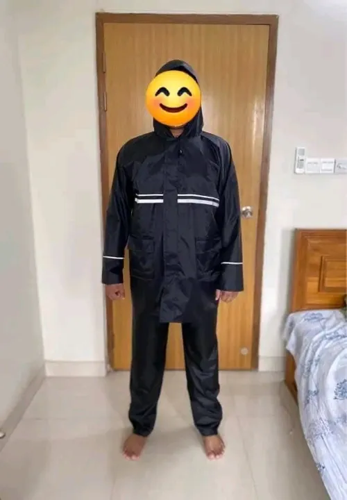 BMW%20X6%20Heat%20Sealing%20Double%20Layer%20Waterproof%20Raincoat%20for%20Men%20-%20Premium%20Quality%20Bike%20Rain%20Suit%20with%20Reflective%20Stripe%20&%20Carrying%20Bag%20-%20Image%203