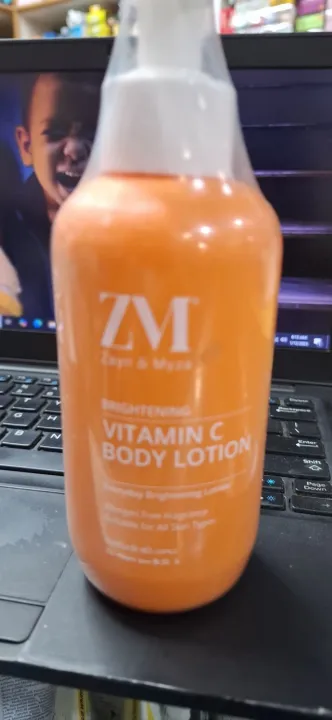 ZM%0A%0A%20Zayn%20&%20Myza%0A%0A%20BRIGHTENING%0A%0A%20VITAMIN%20C%20BODY%20LOTION%0A%0A%20Everyday%20Brightening%20Lotion%0A%0A%20Allergen%20Free%20Fragrance%20Suitable%20for%20All%20Skin%20Types%0A%0A%20Vitamin%20C%20Body%20Lotion%20Meet%20Quantity:%20250ml.%20%20b%20-%20Image%206