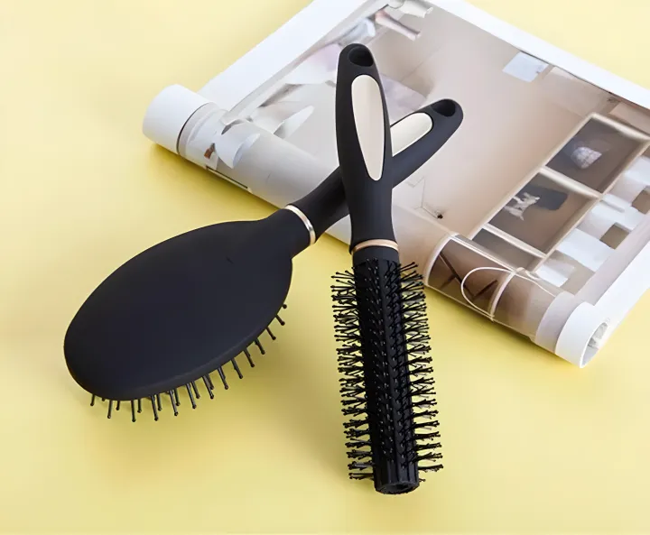 3-in-1%20Hair%20Brush%20Set%20for%20All%20Hair%20Types%20%E2%80%93%20Anti-Static,%20Soft%20Bristles,%20Ergonomic%20Grip,%20Salon-Quality%20Detangling%20&%20Styling%20,%20Massage%20Oval%20Hair%20brush%20-%20Image%204