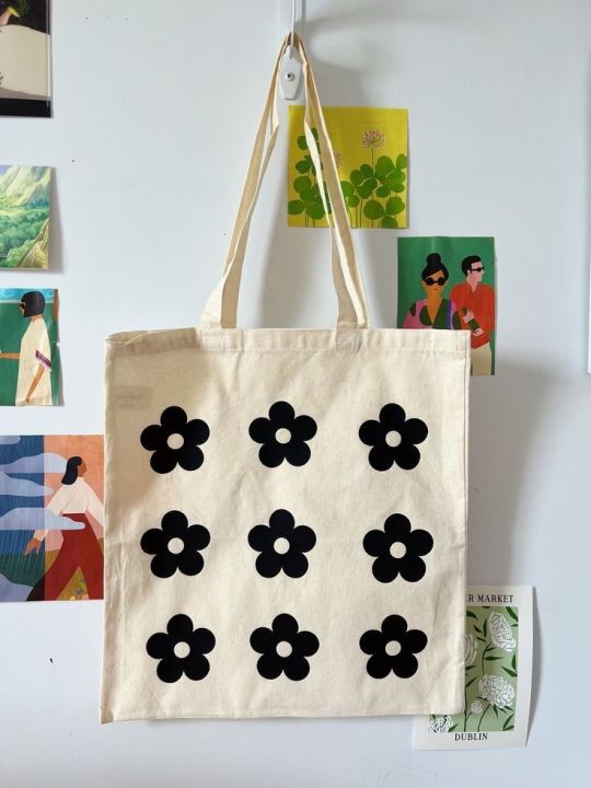 Stylish%20hand%20painted%20customized%20tote%20bag%20%7C%20ECo%20friendly%20tote%20bag%20%7C%20tote%20bag%20for%20university%20students%20-%20Image%204