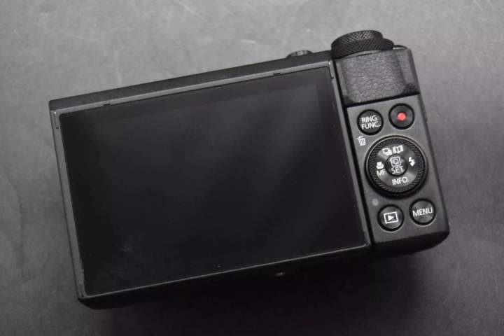 PowerShot%20G7%20X%20Mark%20II%2020,1MP%20-%20Image%203