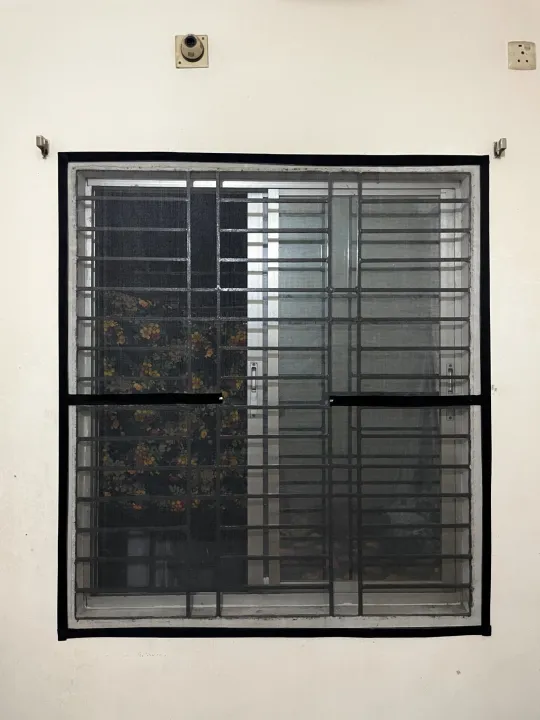 Export%20quality%20anti%20mosquito%20window%20net%20with%20Chain%20system%20(5%20feet%20/%205%20feet)%20-%20Image%203