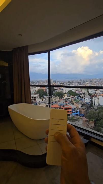 Smart Motorized Curtain Kit, Wi-Fi Automatic Curtain Rail System, App Control, Remote control Compatible with Alexa & Google Assistant.