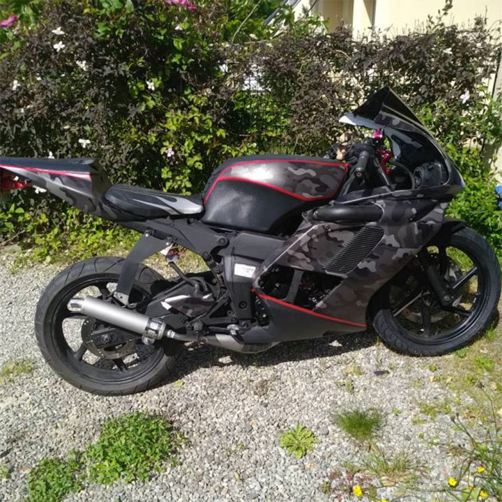 Carbon%20Fiber%20Vinyl%20Wrap%20Film%20Car%20Stickers%20Glossy%20Matte%20Chrome%20Wrapping%20Foil%20Car%20Decal%20Styling%20Scooter%20Motorcycle%20-%20Image%204