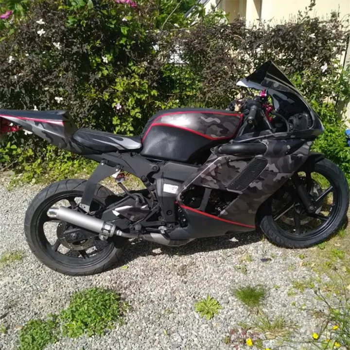 Carbon%20Fiber%20Vinyl%20Wrap%20Film%20Car%20Stickers%20Glossy%20Matte%20Chrome%20Wrapping%20Foil%20Car%20Decal%20Styling%20Scooter%20Motorcycle%20-%20Image%204