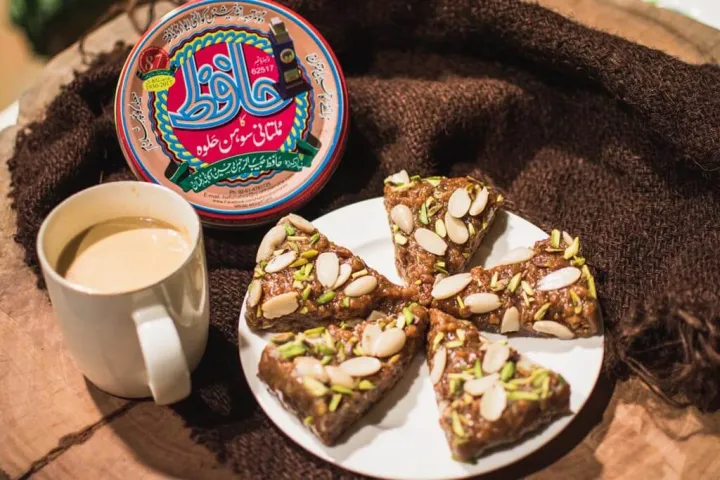 Premium%20Hafiz%20Multani%20Sohan%20Halwa,%20Akhroti%20Kajo%20Badami,%20Premium%20Quality%201%20Kg%20-%20Image%203