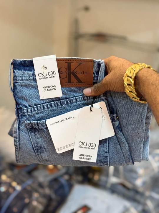 Big%20fold%20acid%20wash%20denim%20regualr%20fit%20-%20Image%204