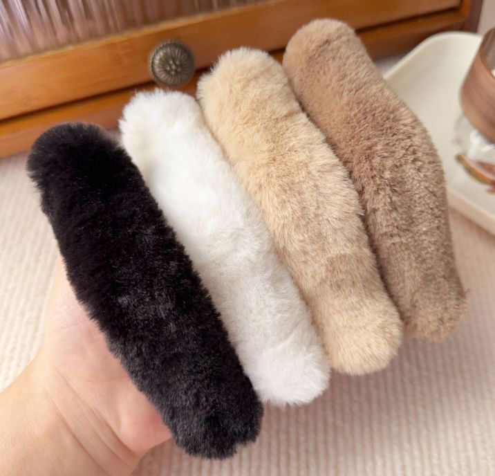 Large%20Fluffy%20Furry%20Duck%20Beak%20Hair%20Clip%20for%20Women%20and%20Girls,%20Side%20Clip%20Headdress%20Clip%20Hair%20Accessories,%20Plush%20Duckbill%20Hair%20Clips%20for%20Stylish%20Looks%20-%20Image%202