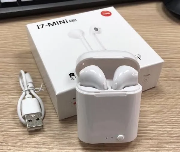 i7%20Mini%20TWS%20Earbuds%20Wireless%20Bluetooth%20Earphones%20White%20Color%20-%20Image%202