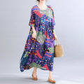 Plus size women's dress, abstract pattern printed short sleeved round neck ultra loose robe, summer beach dress with pockets. 