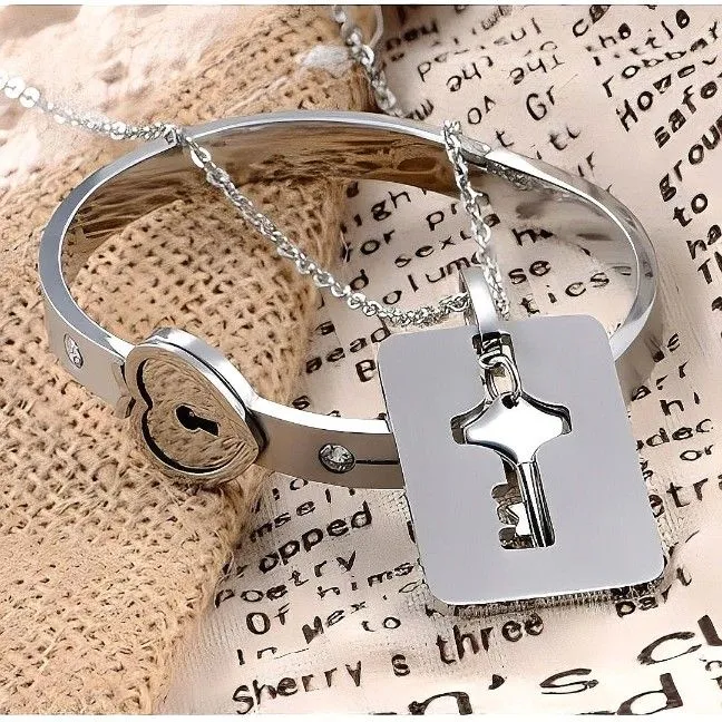 Lock%20Bracelet%20and%20Key%20Necklace%20Set%20for%20Couples%20Jewelry%20-%20Stainless%20Steel%20Heart%20Bangle%20for%20Men%20and%20Women%20Romantic%20Gift%20for%20Valentines%20Day,%20Birthday,%20Christmas,%20Wedding,%20Anniversary%20-%20Image%204