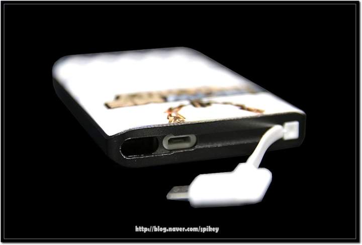 4000mah-Portable%20Power%20Bank,%20Usb%20Port,Input%20and%20Output%20Fast%20Charge%20-%20Image%203