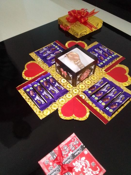 Magic%20Gold%20Chocolate%20Gift%20Box%20with%20Ladies%20Watch%20-%20layer%20Uncommon%20-%20Gold%20-%20Image%205