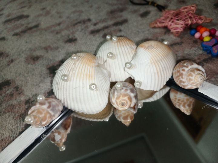 decore%20mirror,hand%20made%20mirror%20with%20seashells%20and%20pearls%20-%20Image%204